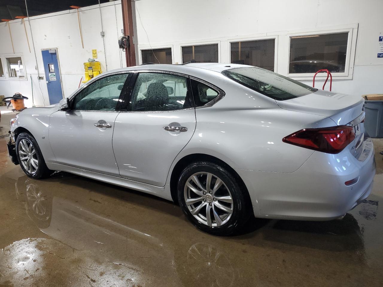 2019 Infiniti Q70 - Image 2