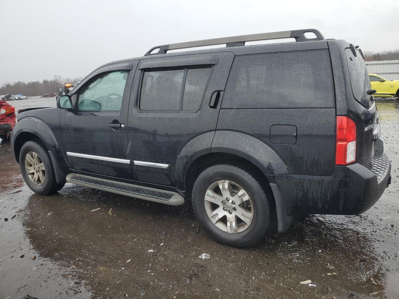 2011 Nissan Pathfinder - Image 2