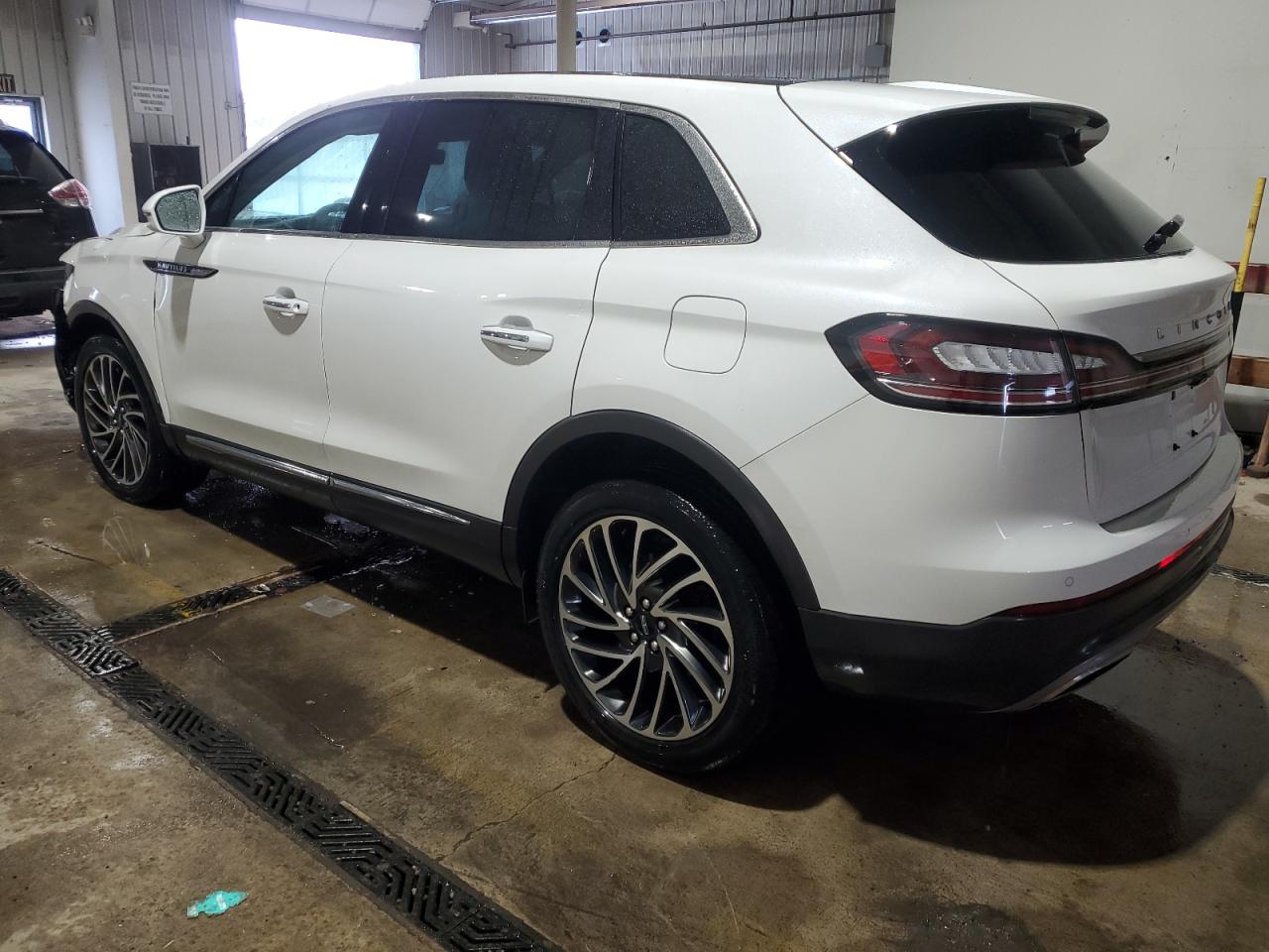 2020 Lincoln Nautilus - Image 2