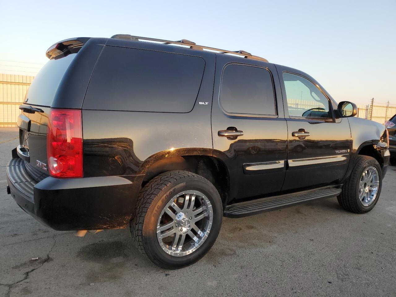 2007 GMC Yukon - Image 3