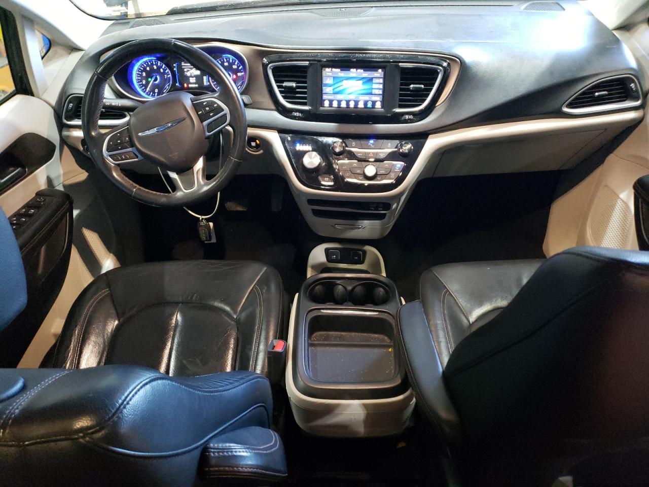 2018 Chrysler Pacifica - Image 8