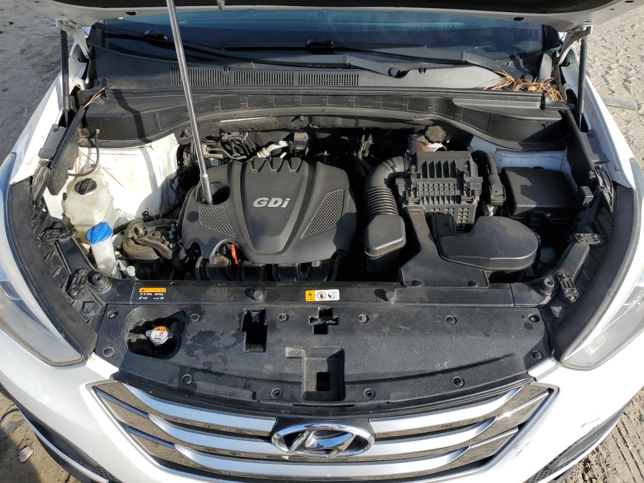 2016 Hyundai Santa Fe - Image 12
