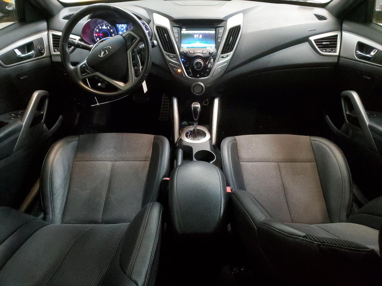 2016 Hyundai Veloster - Image 8