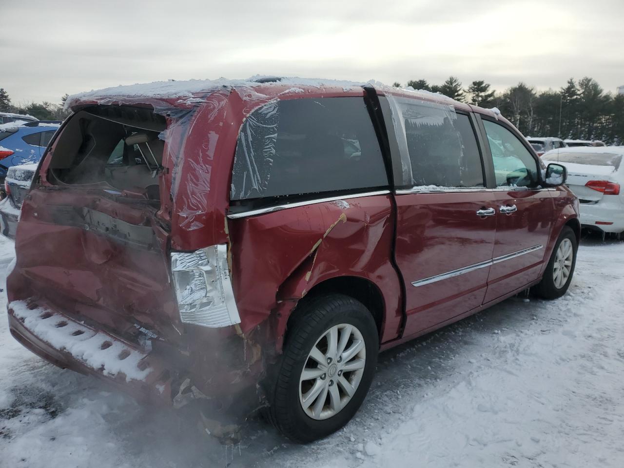 2016 Chrysler Town & Country - Image 3