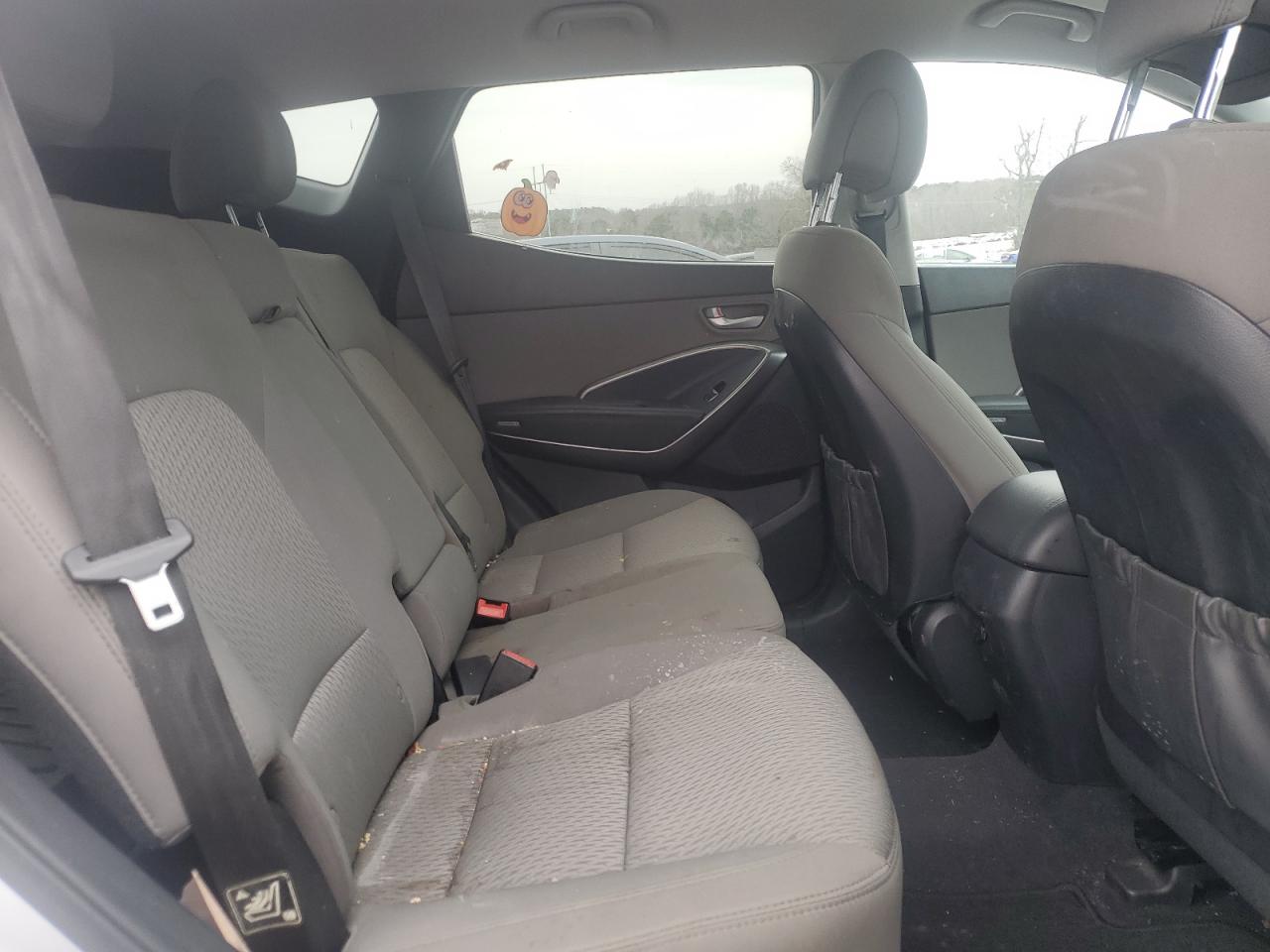 2017 Hyundai Santa Fe - Image 11