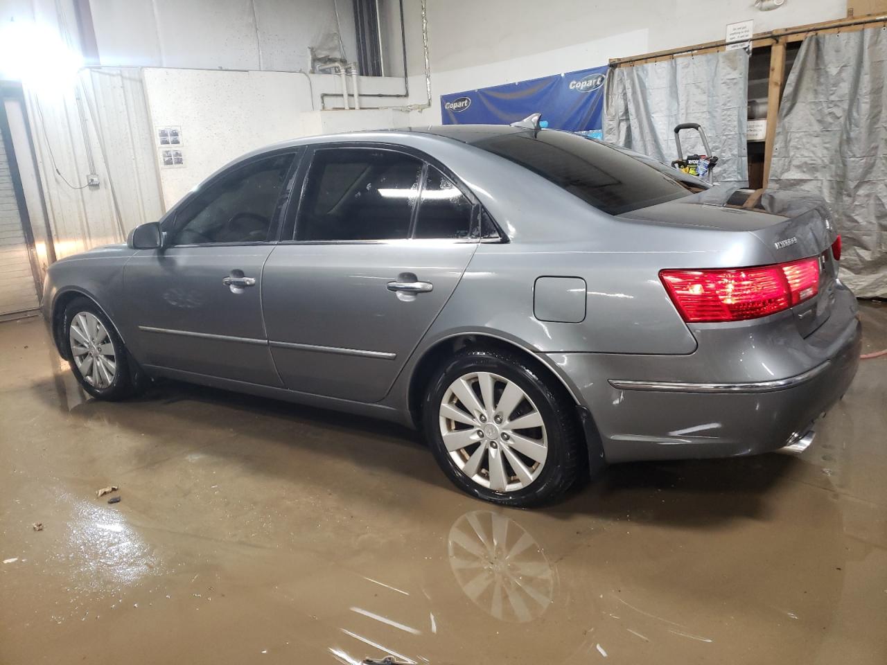 2009 Hyundai Sonata - Image 2