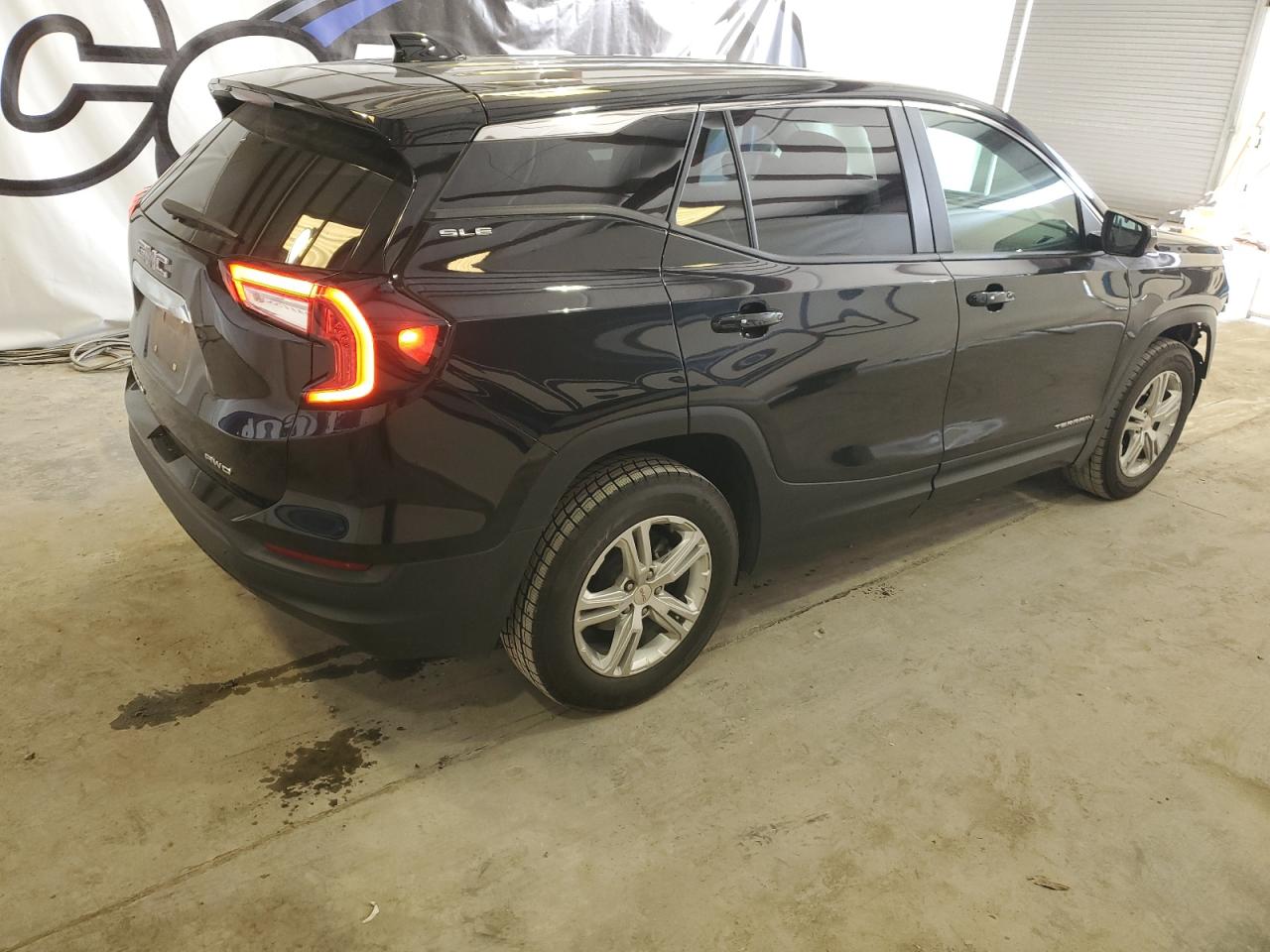 2022 GMC Terrain - Image 3