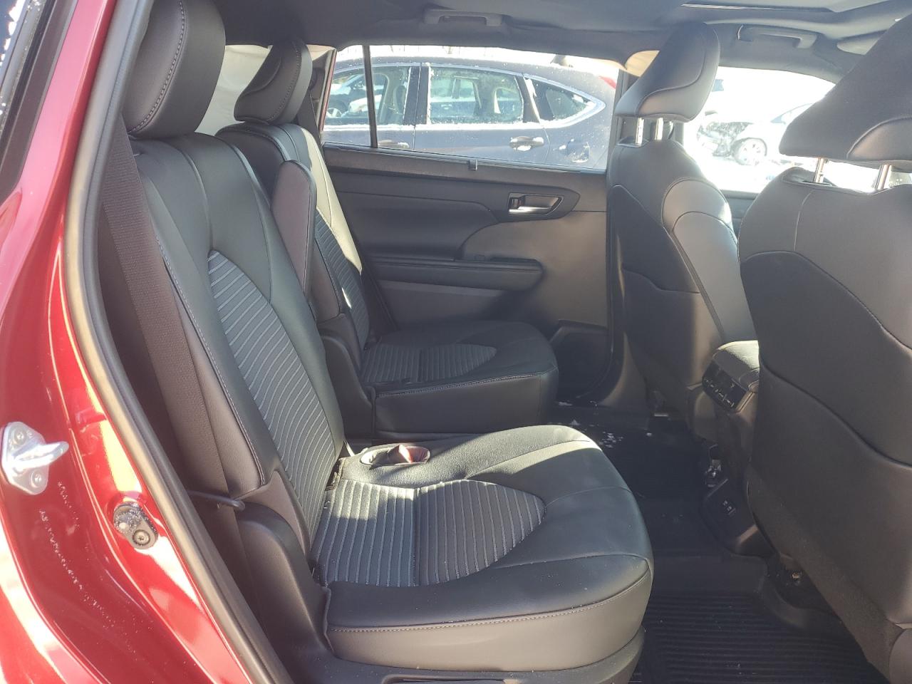 2021 Toyota Highlander - Image 11