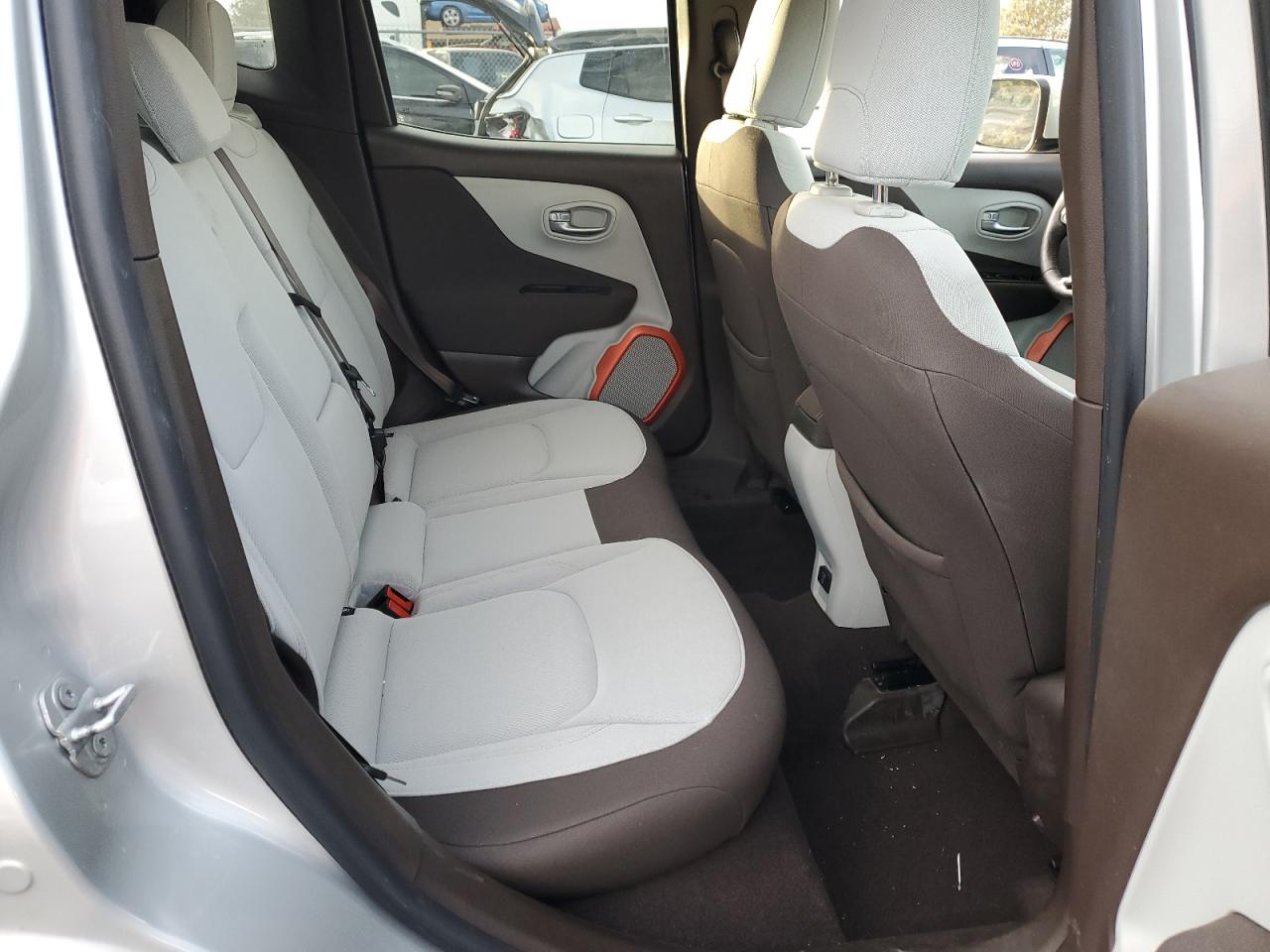 2016 Jeep Renegade - Image 12
