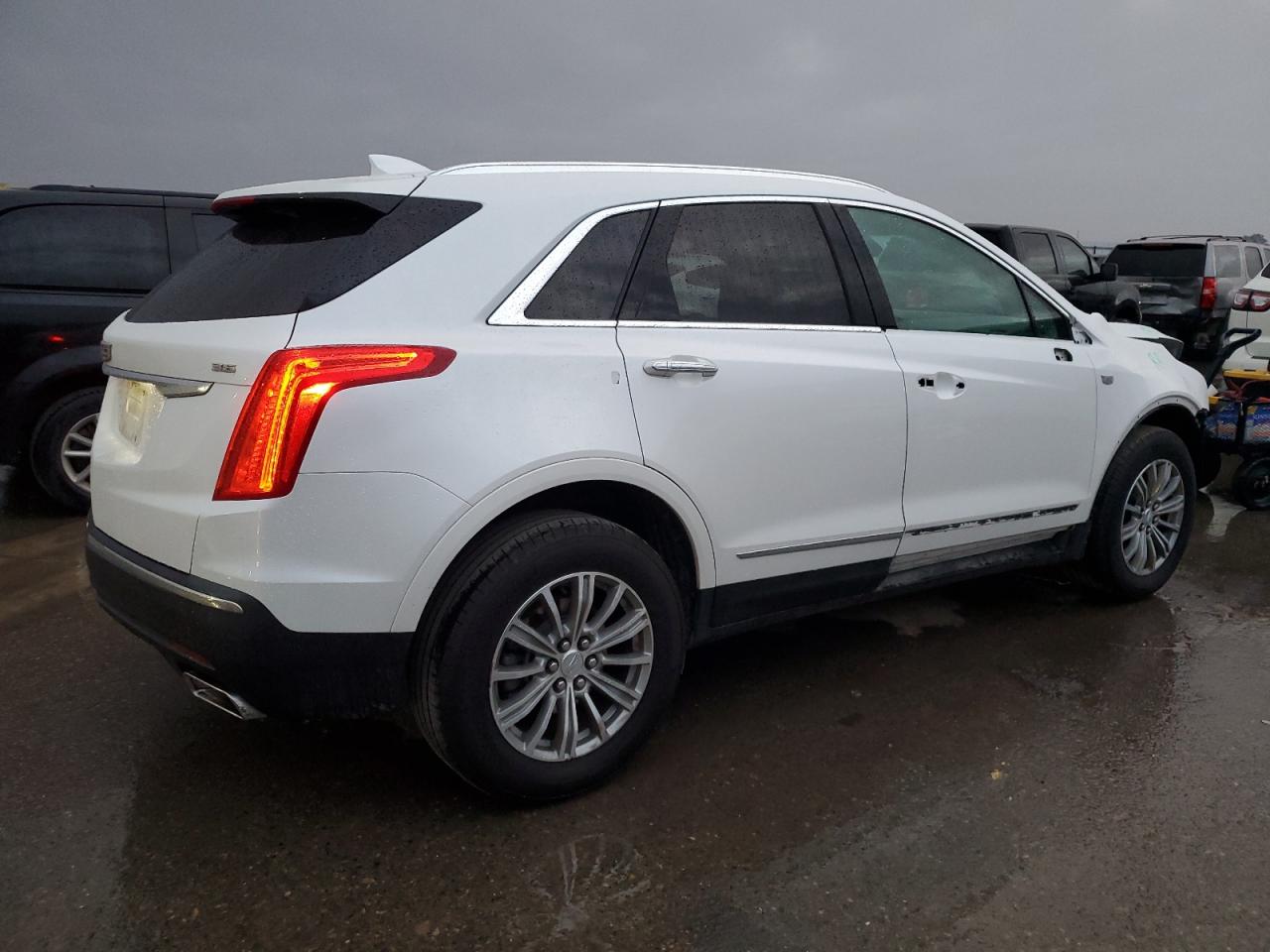 VIN 1GYKNCRS5KZ125407 2019 CADILLAC XT5 no.3