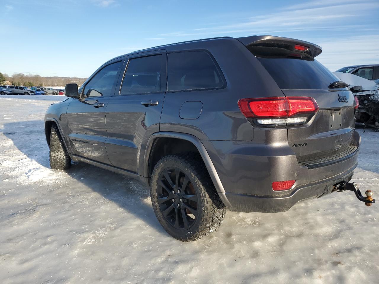 2017 Jeep Grand Cherokee - Image 2