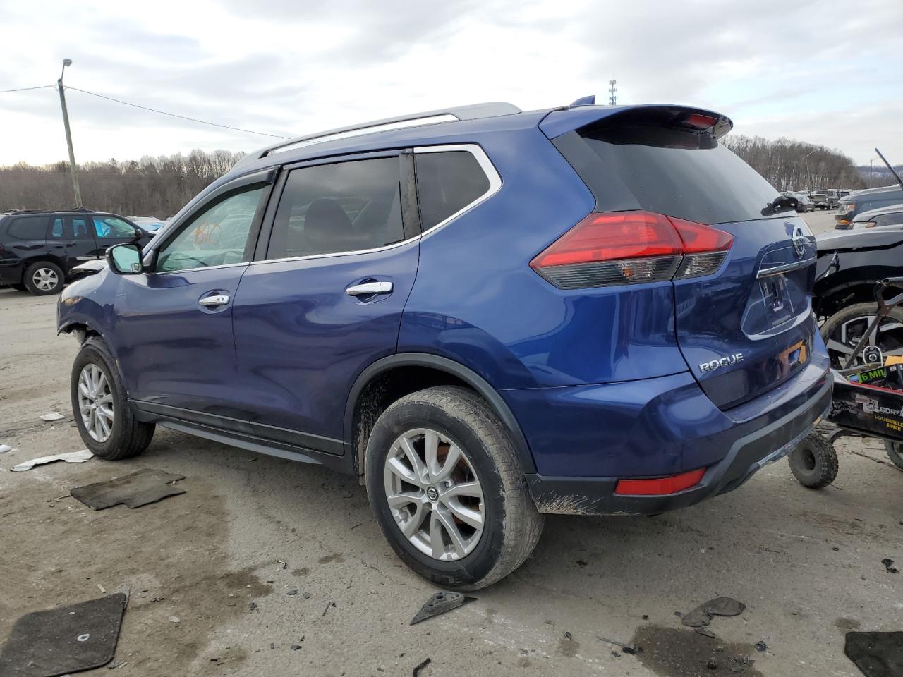2017 Nissan Rogue - Image 2