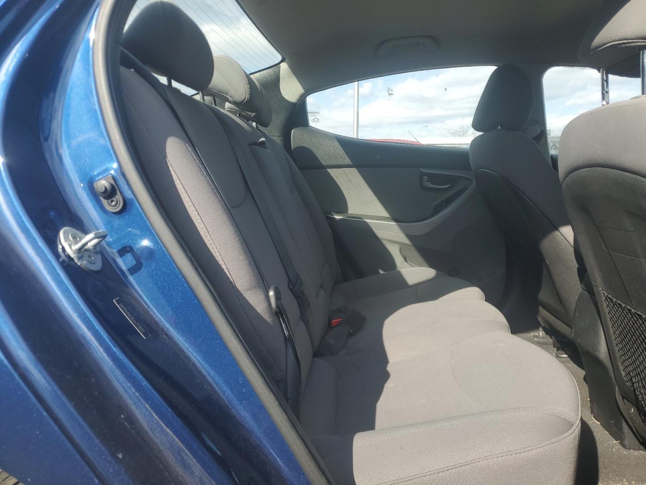 2016 Hyundai Elantra - Image 10
