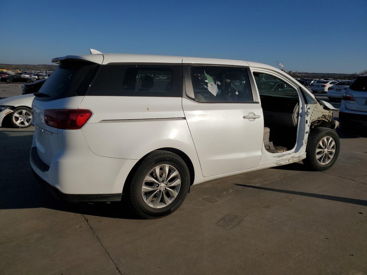 2020 Kia Sedona - Image 3