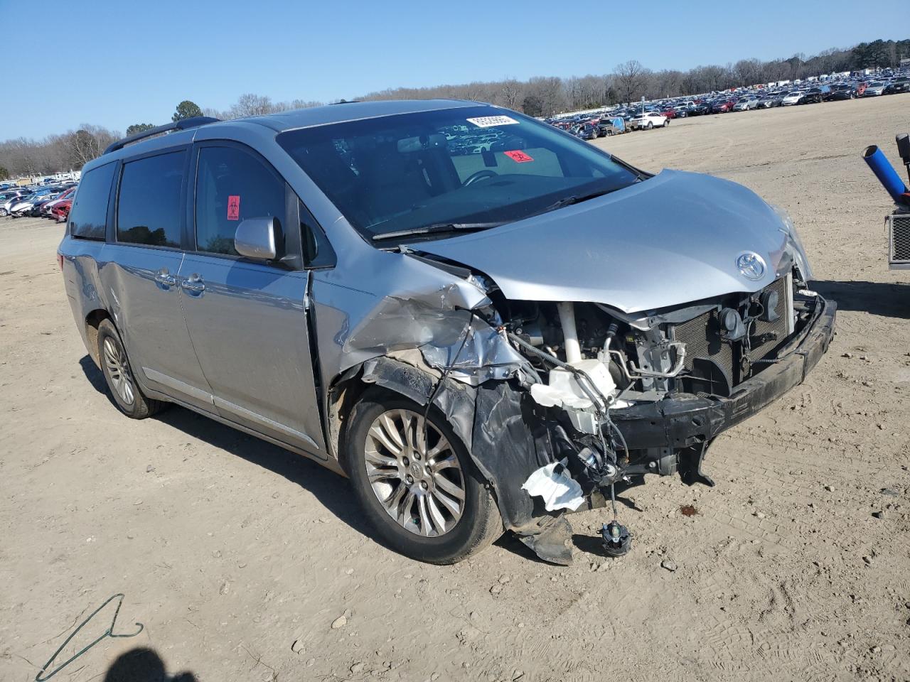 2015 Toyota Sienna - Image 4