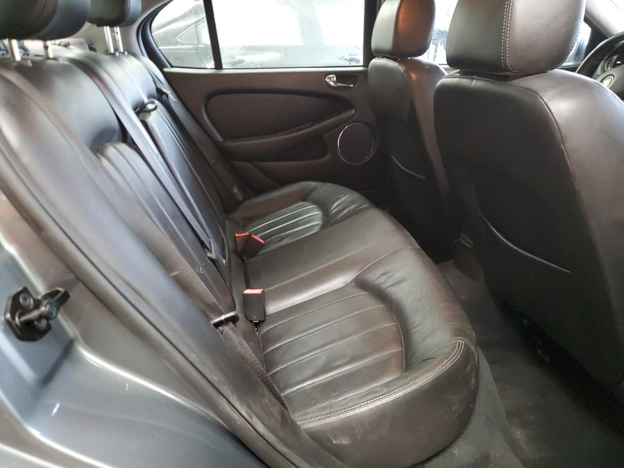 2004 Jaguar X-Type - Image 10