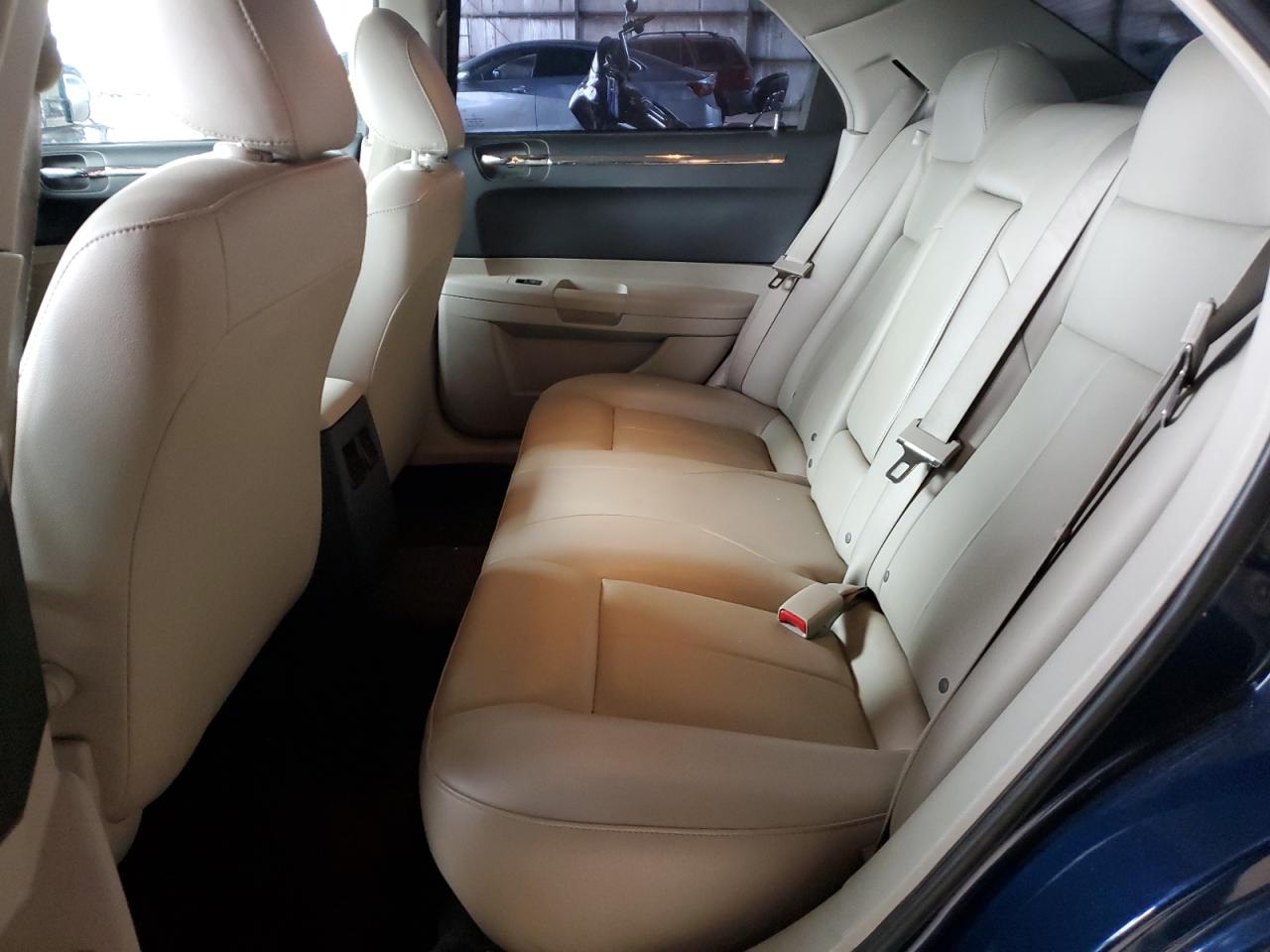 2006 Chrysler 300 - Image 11
