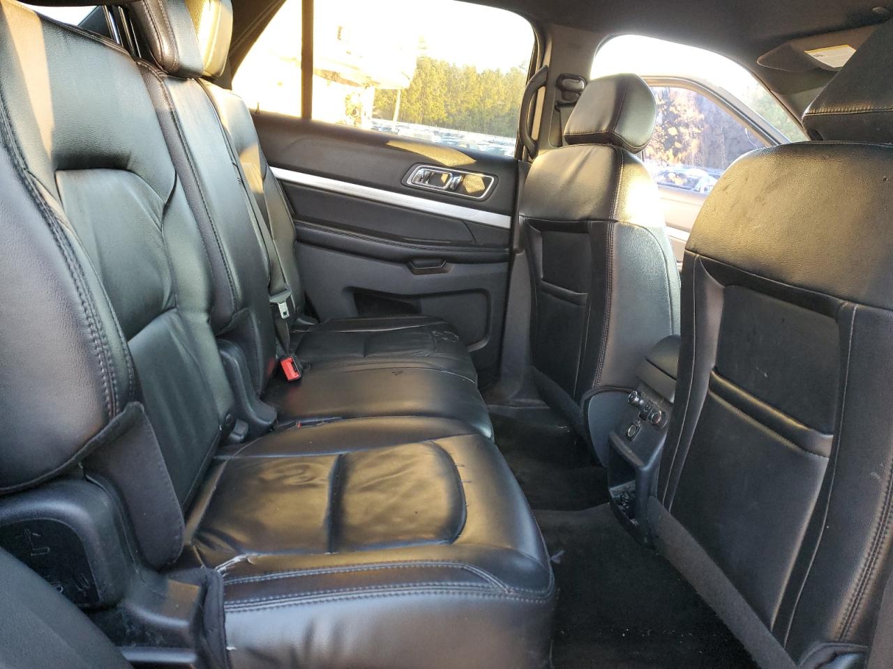 2017 Ford Explorer - Image 12