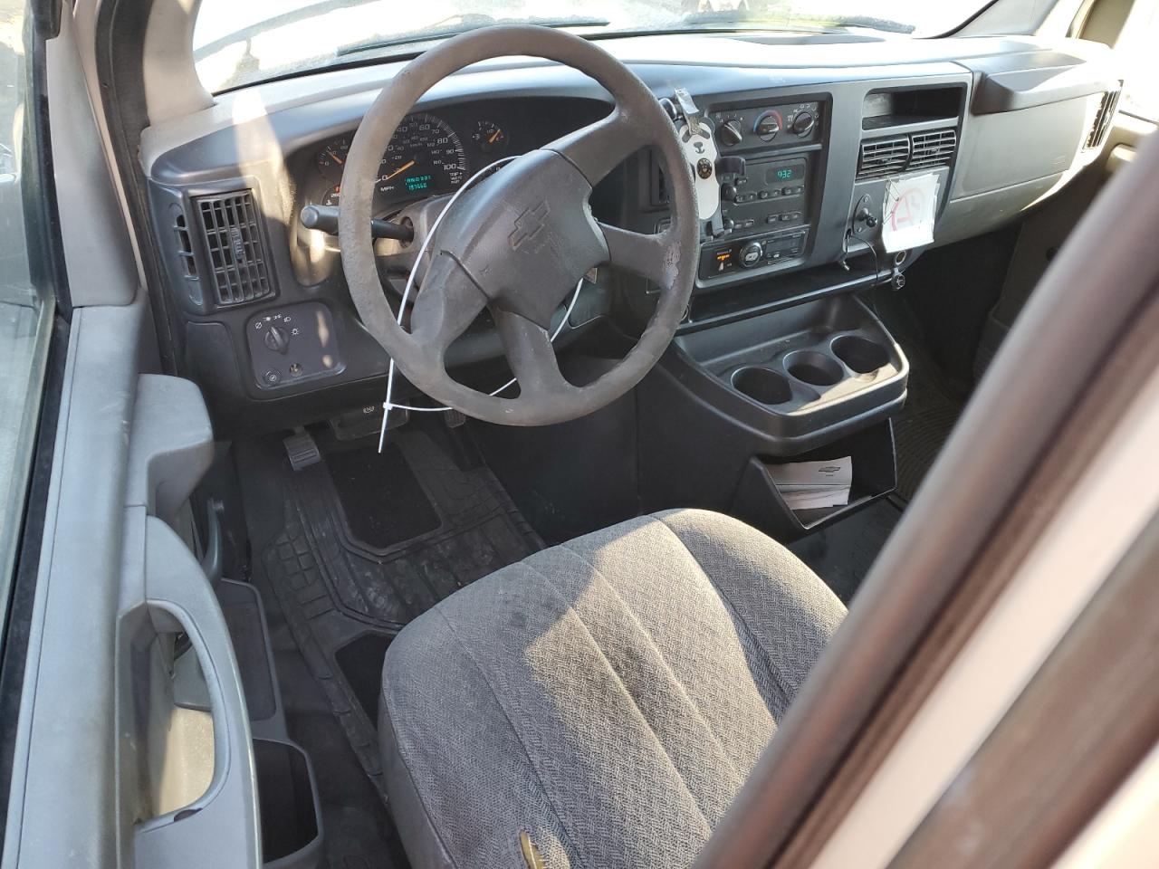 2006 Chevrolet Express - Image 8
