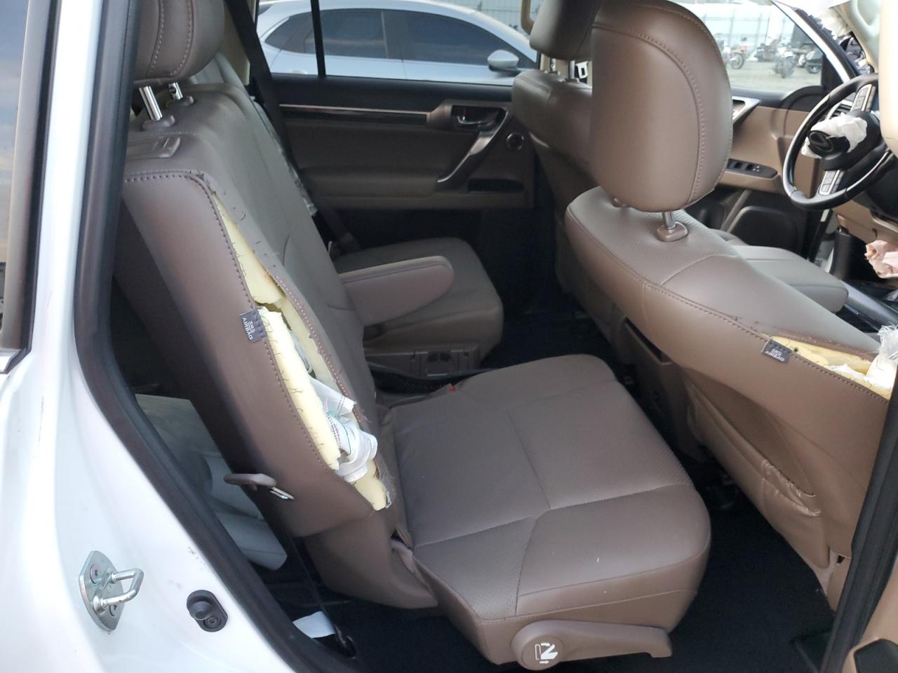 2023 Lexus GX - Image 11