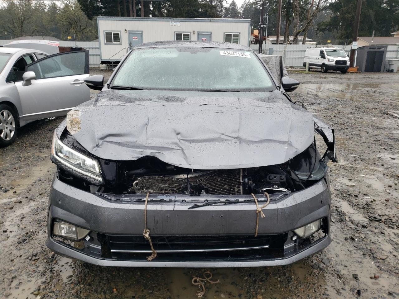 2017 Volkswagen Passat - Image 5