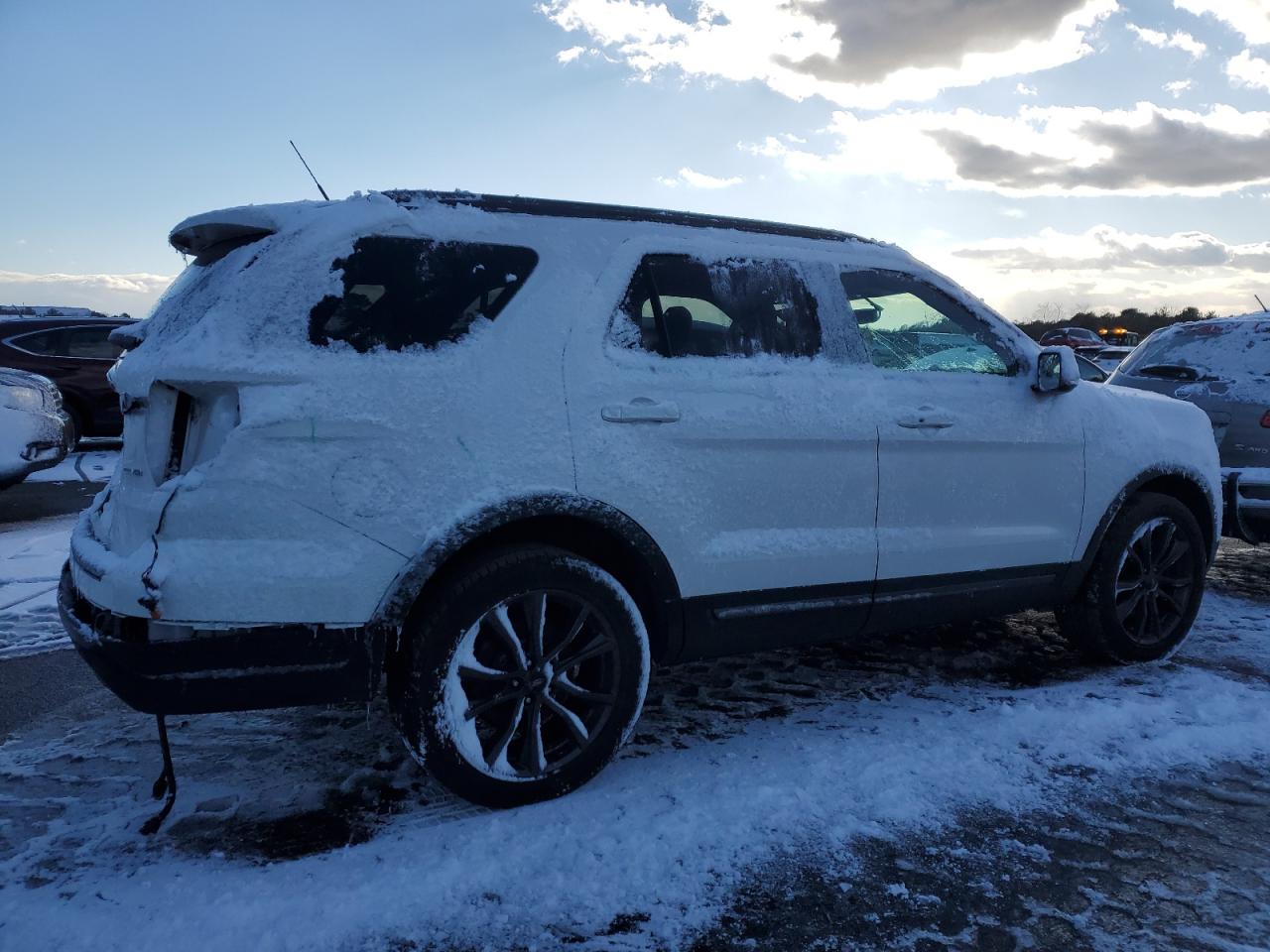 2019 Ford Explorer - Image 3