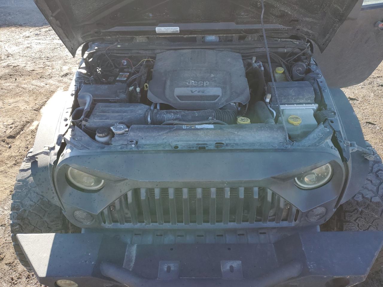 2015 Jeep Wrangler - Image 12