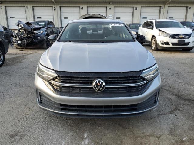  VOLKSWAGEN JETTA 2022 Серебристый