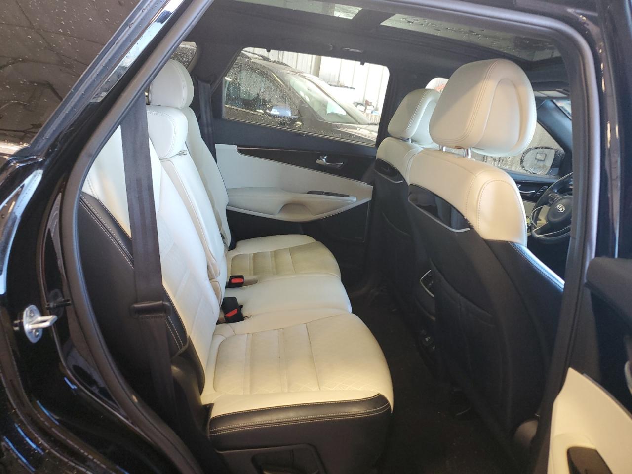 2016 Kia Sorento - Image 11