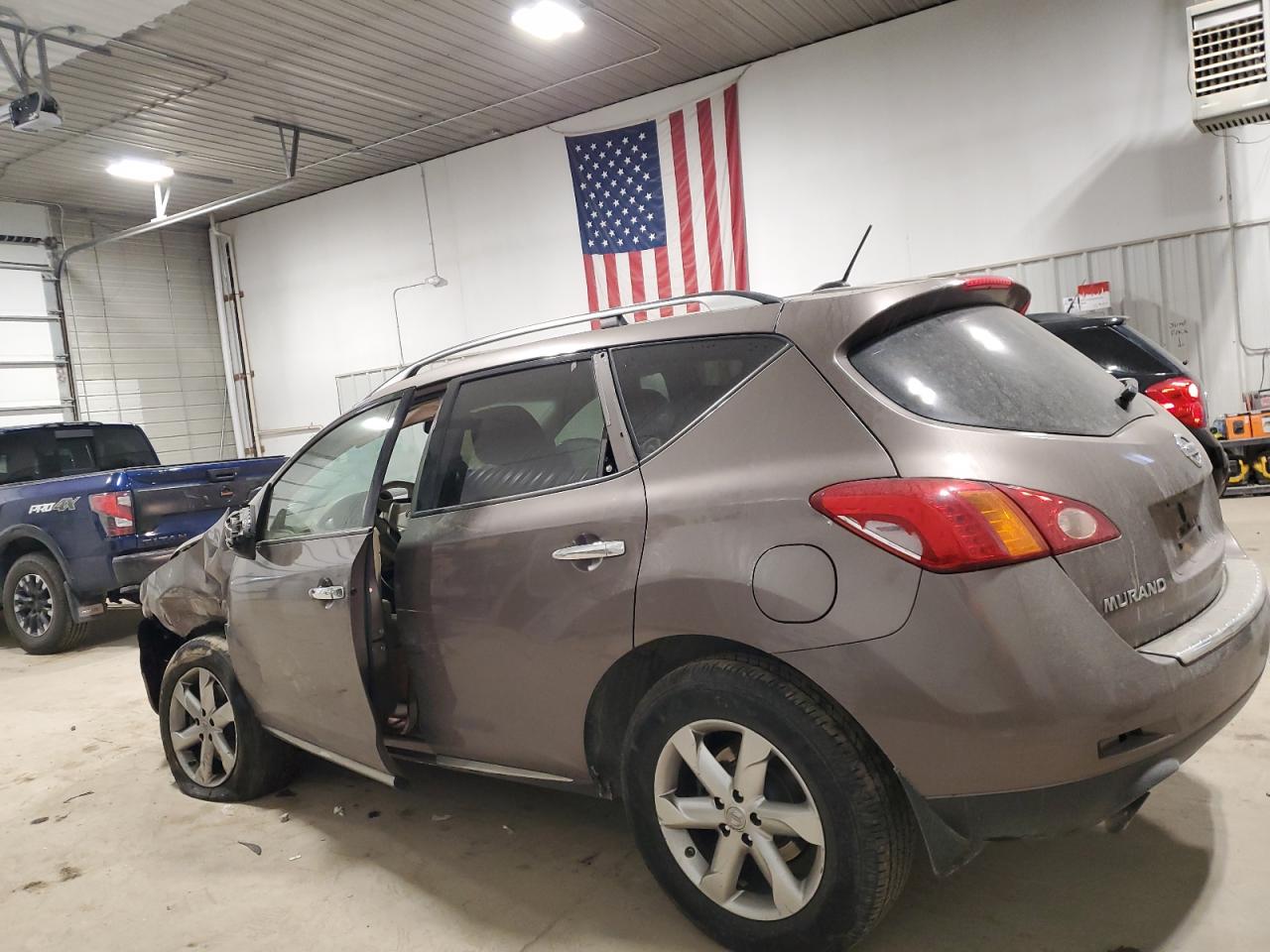 2010 Nissan Murano - Image 2