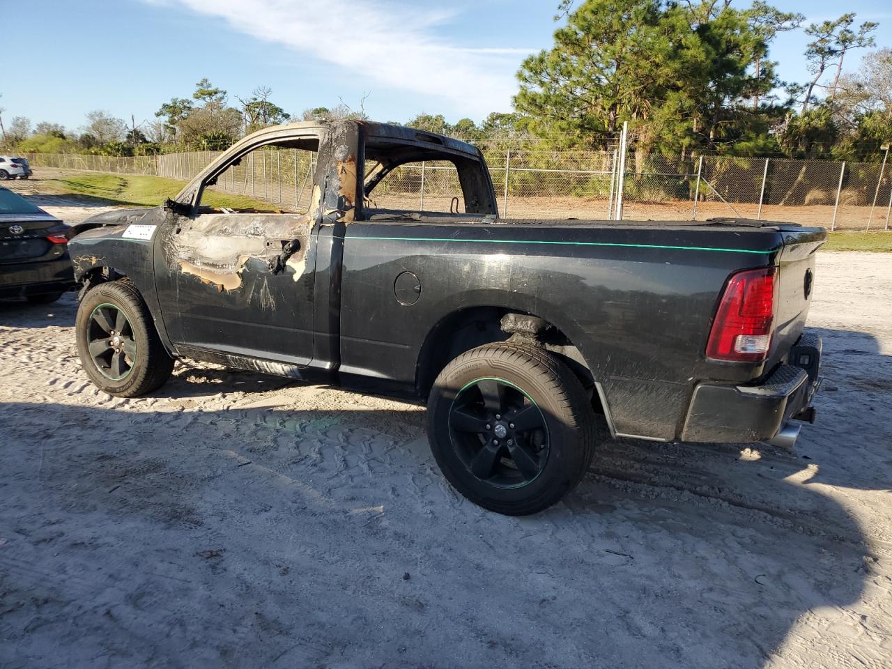 2014 RAM 1500 - Image 2