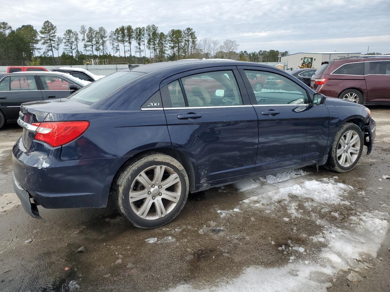 2013 Chrysler 200 - Image 3