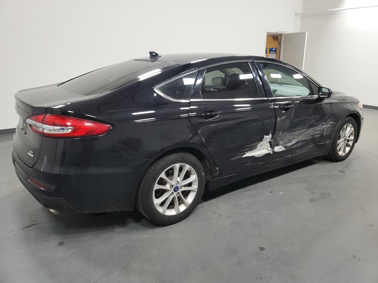 2020 Ford Fusion - Image 3