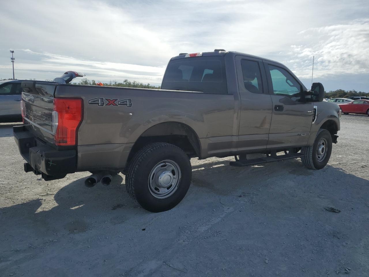 2022 Ford F250 - Image 3