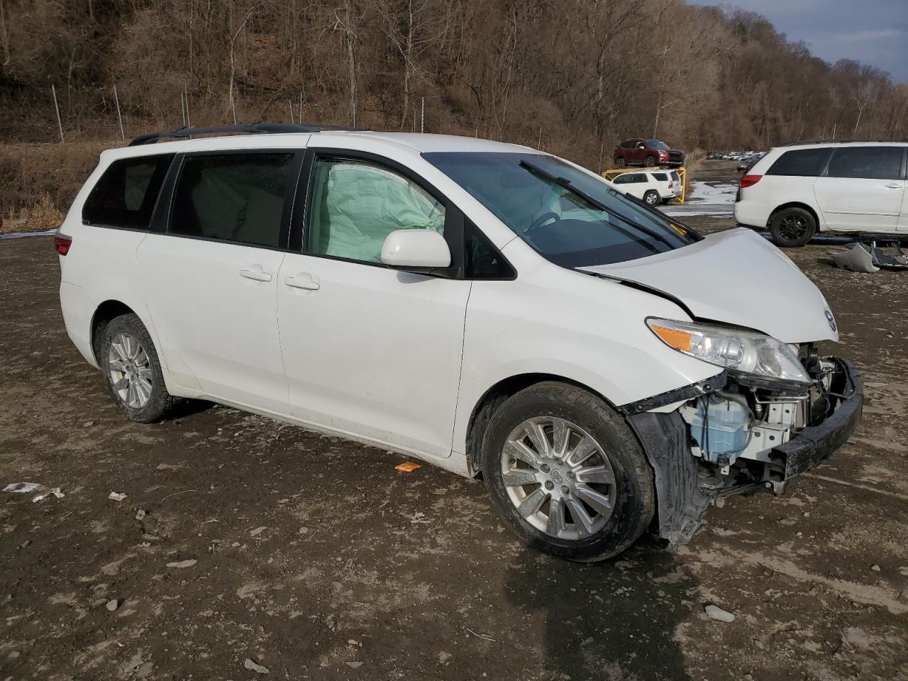 2015 Toyota Sienna - Image 4