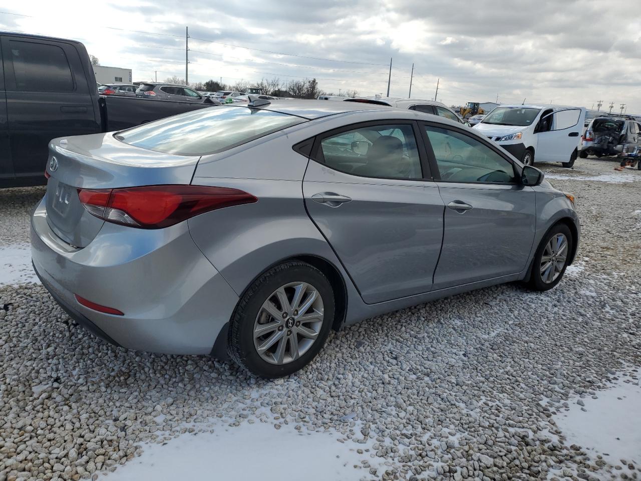 2016 Hyundai Elantra - Image 3
