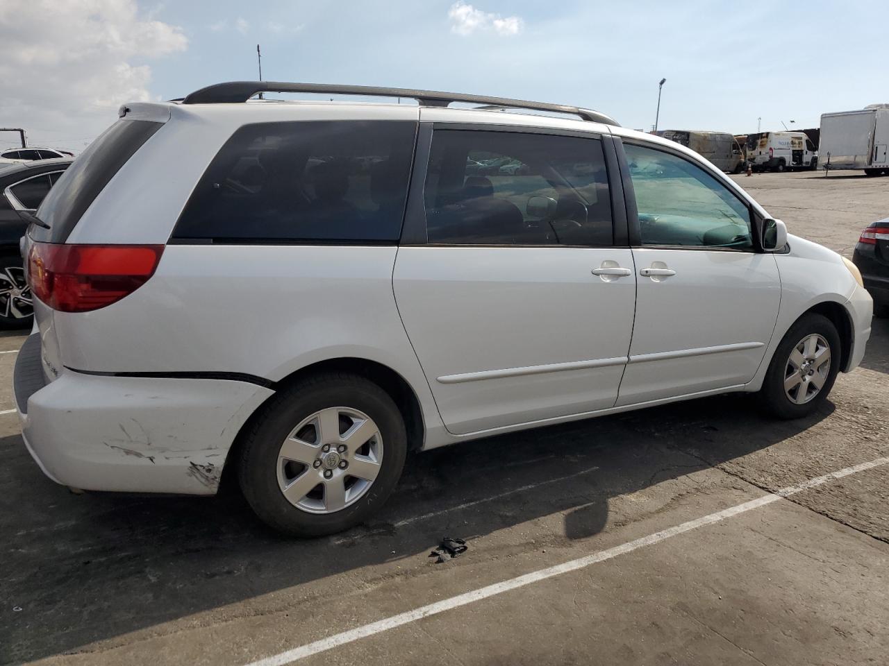 2004 Toyota Sienna - Image 3