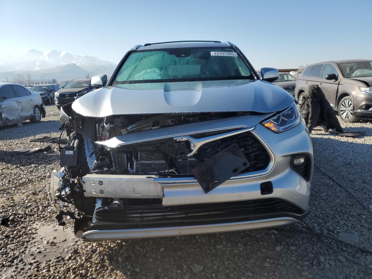 2022 Toyota Highlander - Image 5