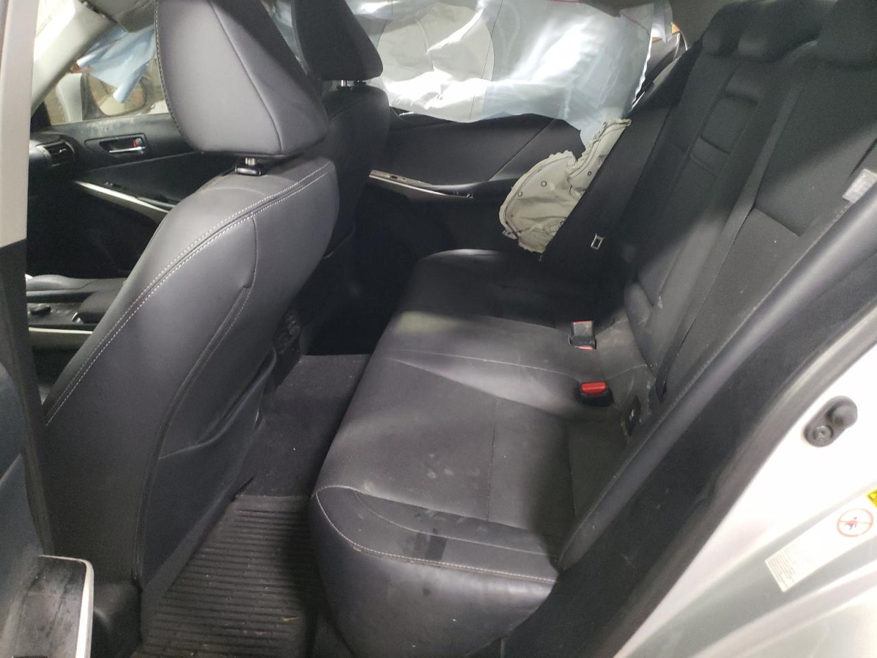 2015 Lexus IS - Image 10
