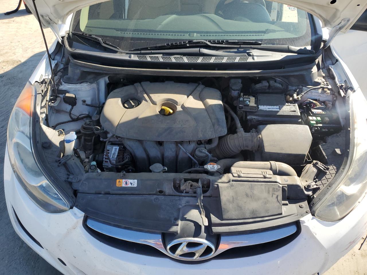 2013 Hyundai Elantra - Image 12