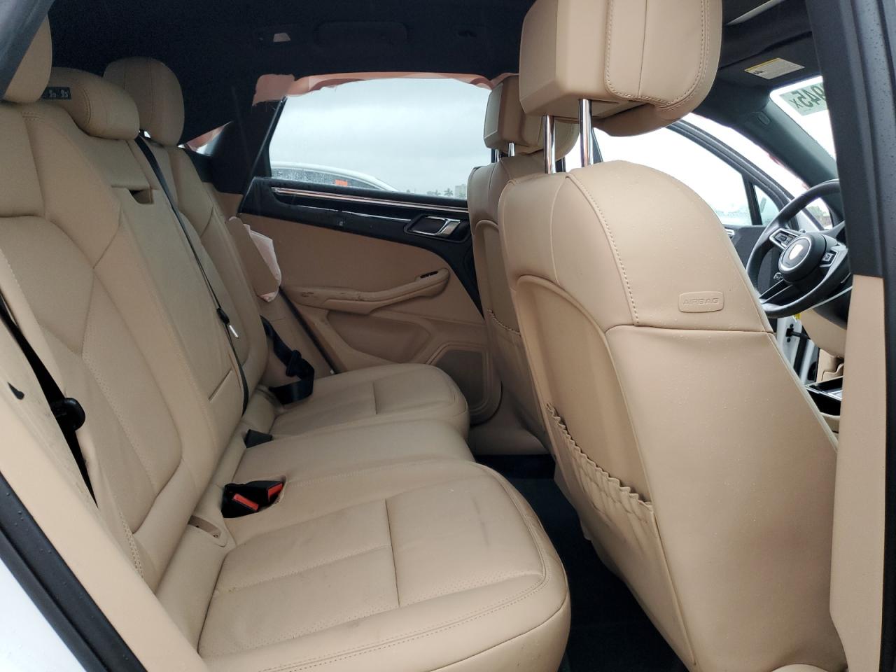 2024 Porsche Macan - Image 11