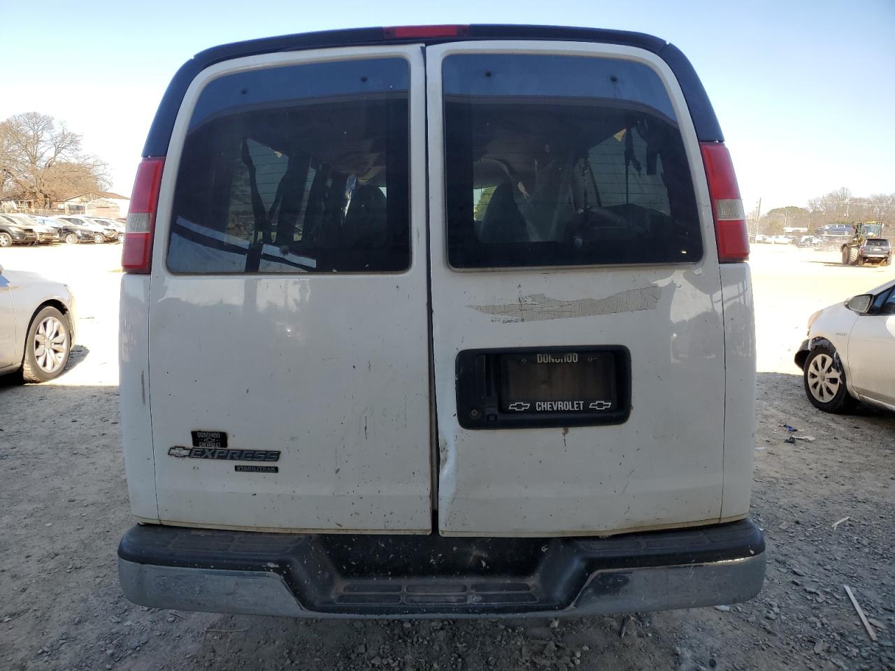2015 Chevrolet Express - Image 6
