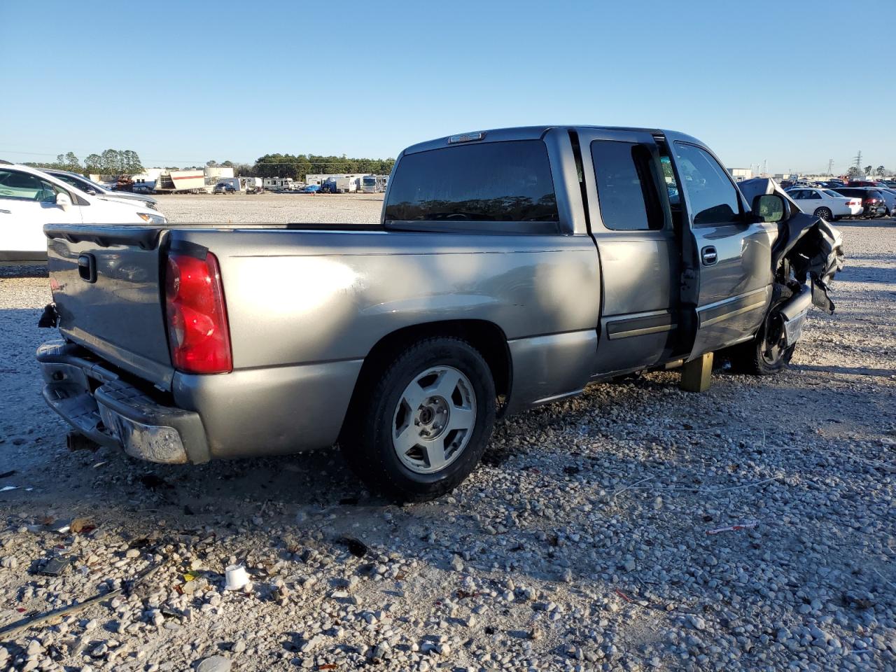 2006 Chevrolet Silverado - Image 3