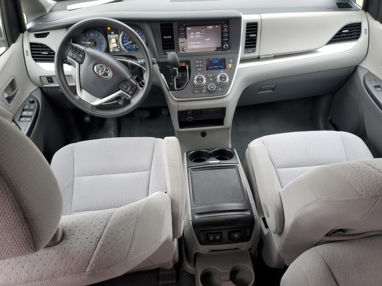 2020 Toyota Sienna - Image 8