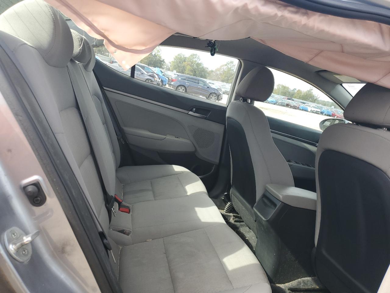 2017 Hyundai Elantra - Image 10