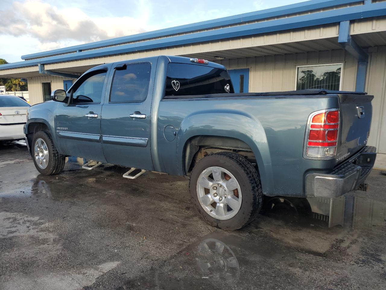 2011 GMC Sierra - Image 2