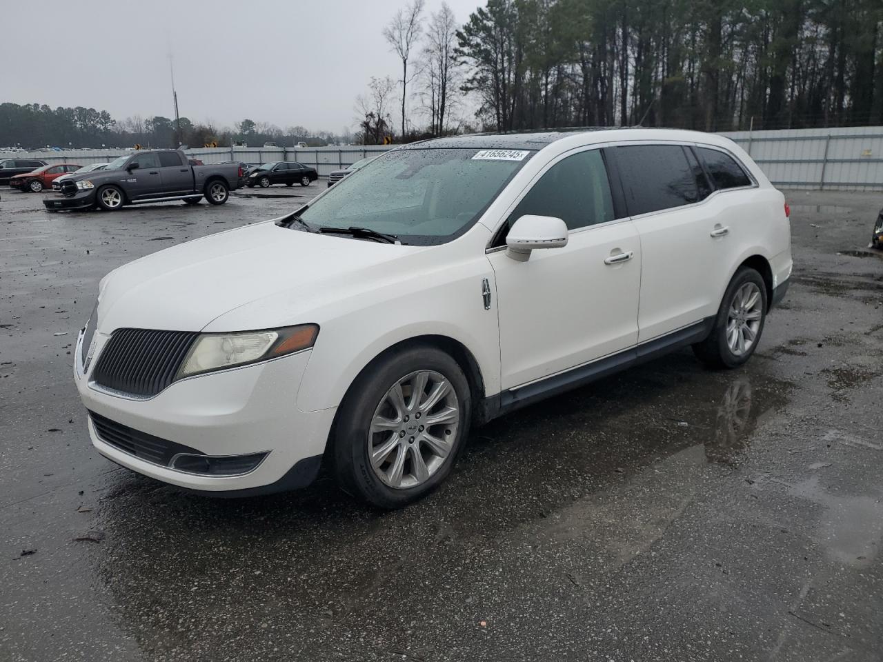 VIN 2LMHJ5AT5DBL56387 2013 LINCOLN MKT no.1