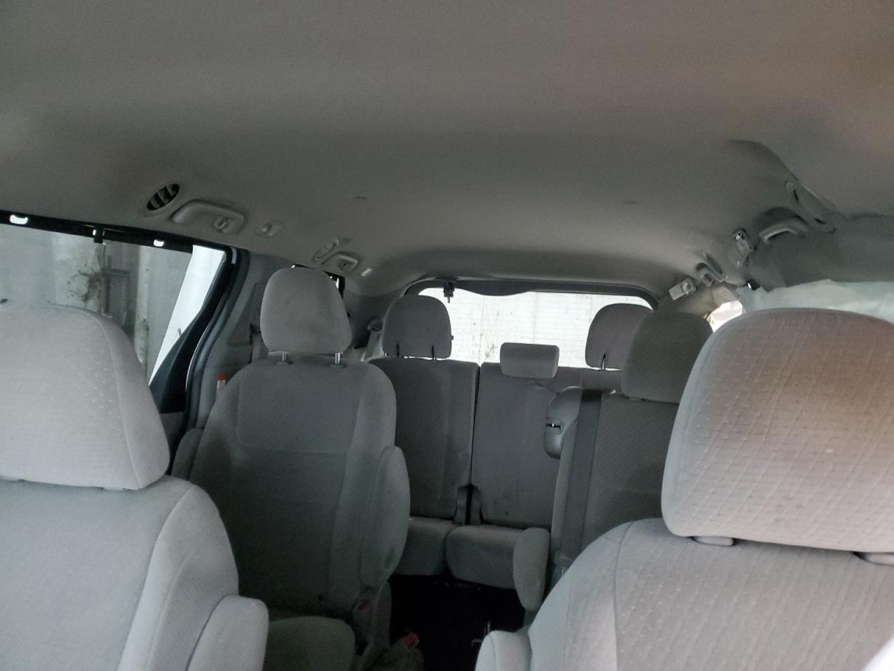 2015 Toyota Sienna - Image 10
