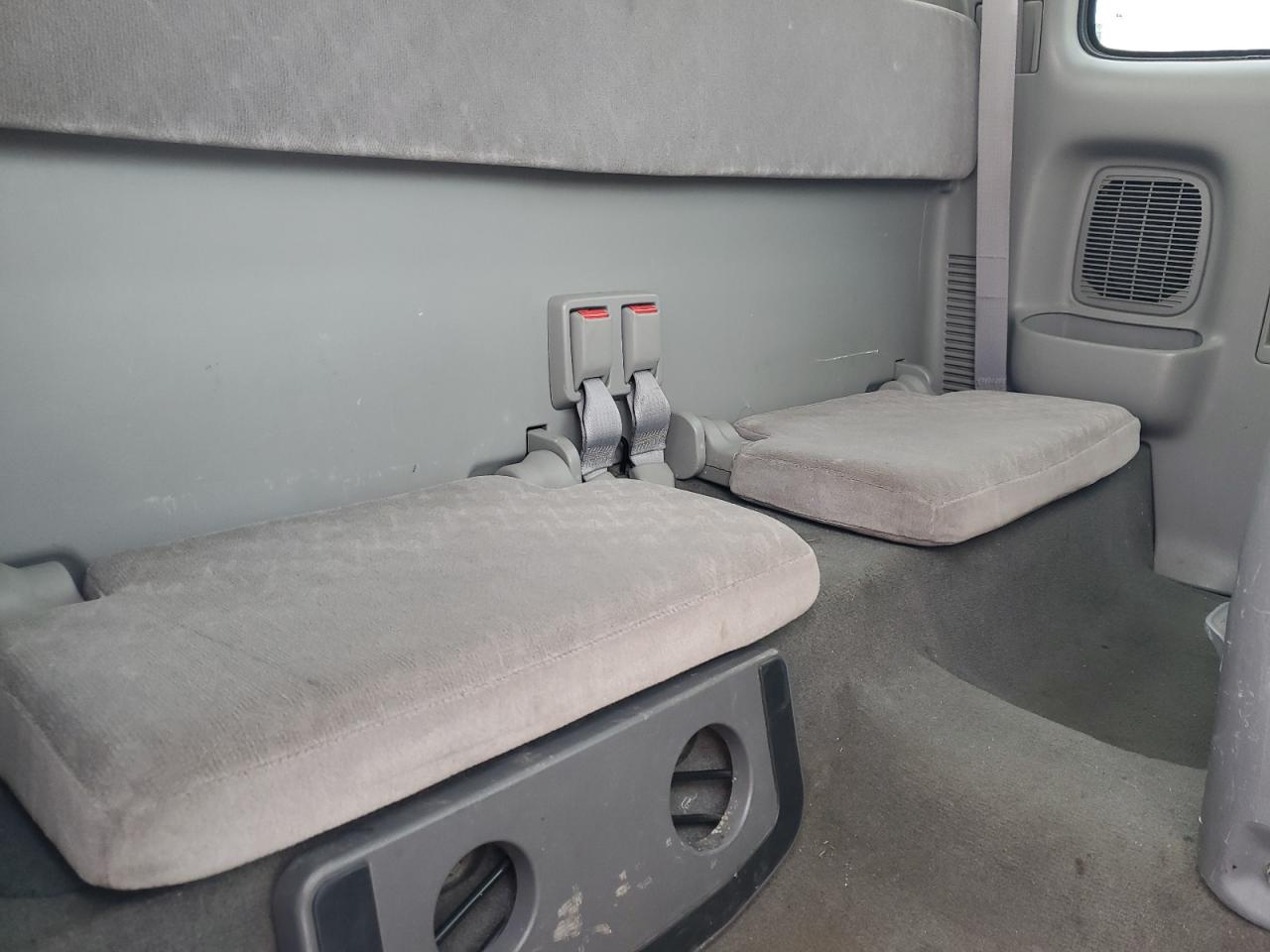 2004 Toyota Tacoma - Image 10