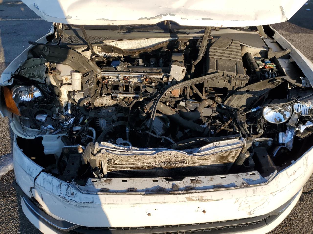 2014 Volkswagen Passat - Image 13